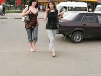 Feet - Lena D + Dina - 2008-08-04 Barefoot trip to Mytishi