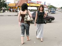 Feet - Lena D + Dina - 2008-08-04 Barefoot trip to Mytishi