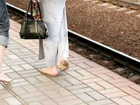 Feet - Lena D + Dina - 2008-08-04 Barefoot trip to Mytishi