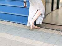 Feet - Lena D + Dina - 2008-08-04 Barefoot trip to Mytishi