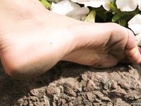 Feet - Lena D + Luba B - 2007-10-26 Barefoot babes