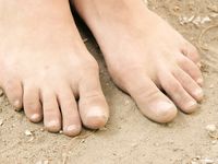 Feet - Lena D + Luba B - 2007-10-26 Barefoot babes