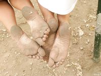 Feet - Lena D + Luba B - 2007-10-26 Barefoot babes