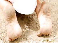 Feet - Lena D + Luba B - 2007-10-26 Barefoot babes