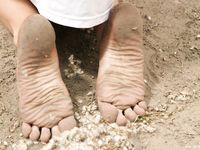 Feet - Lena D + Luba B - 2007-10-26 Barefoot babes