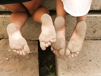 Feet - Lena D + Luba B - 2007-10-26 Barefoot babes