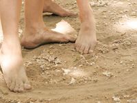 Feet - Lena D + Luba B - 2007-10-26 Barefoot babes