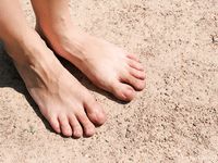 Feet - Lena D - 2009-03-31 Barefoot in metro & sexy soles in the city