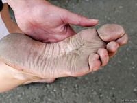 Feet - Lena D - 2009-03-31 Barefoot in metro & sexy soles in the city