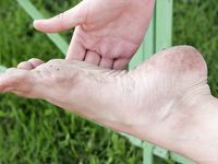 Feet - Lena D - 2009-03-31 Barefoot in metro & sexy soles in the city