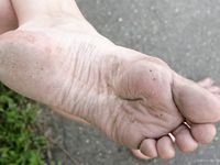 Feet - Lena D - 2009-03-31 Barefoot in metro & sexy soles in the city