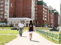 Feet - Lena D - 2009-03-31 Barefoot in metro & sexy soles in the city