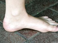 Feet - Lena F - 2010-06-09 Feet with high arches