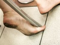 Feet - Lena G - 2011-10-31 Beauty with dirty soles