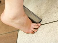 Feet - Lena G - 2011-10-31 Beauty with dirty soles