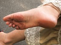 Feet - Lena H - 2018-06-04 Torn sandals