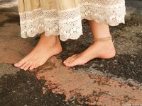 Feet - Lena H - 2018-06-04 Torn sandals