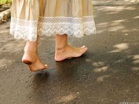 Feet - Lena H - 2018-06-04 Torn sandals