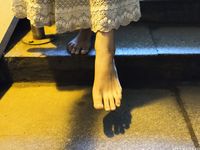 Feet - Lena H - 2018-06-04 Torn sandals