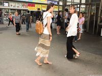 Feet - Lena H - 2018-06-04 Torn sandals