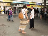 Feet - Lena H - 2018-06-04 Torn sandals