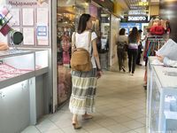 Feet - Lena H - 2018-06-04 Torn sandals