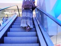 Feet - Lena H - 2018-06-04 Torn sandals