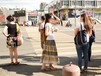 Feet - Lena H - 2018-06-04 Torn sandals