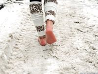 Feet - Lika - 2014-05-22 Barefoot in the legwarmers