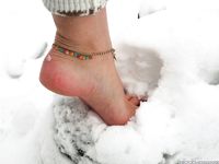 Feet - Lika - 2014-05-22 Barefoot in the legwarmers