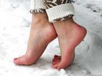 Feet - Lika - 2014-05-22 Barefoot in the legwarmers