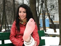 Feet - Lika - 2014-05-22 Barefoot in the legwarmers