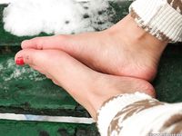 Feet - Lika - 2014-05-22 Barefoot in the legwarmers