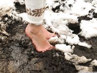 Feet - Lika - 2014-05-22 Barefoot in the legwarmers