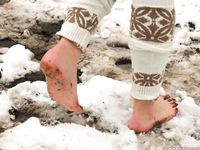 Feet - Lika - 2014-05-22 Barefoot in the legwarmers