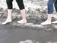Feet - Lilia + Nadja - 2007-07-10 Frozen soles