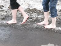 Feet - Lilia + Nadja - 2007-07-10 Frozen soles