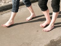 Feet - Lilia + Nadja - 2007-07-10 Frozen soles