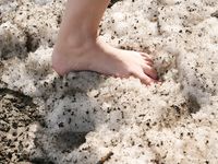 Feet - Lilia + Nadja - 2007-07-10 Frozen soles