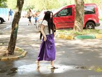 Feet - Liza - 2014-12-26 Barefoot tease