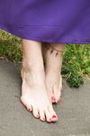 Feet - Liza - 2014-12-26 Barefoot tease
