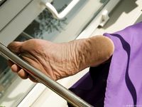 Feet - Liza - 2014-12-26 Barefoot tease