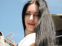 Feet - Liza - 2014-12-26 Barefoot tease