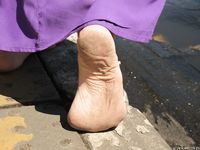 Feet - Liza - 2014-12-26 Barefoot tease