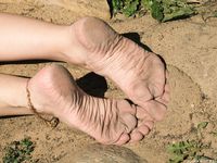 Feet - Liza - 2014-12-26 Barefoot tease