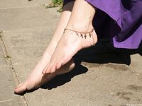 Feet - Liza - 2014-12-26 Barefoot tease