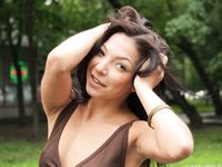 Feet - Liza C - 2017-12-08 Barefoot in the wet street