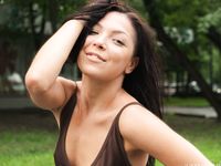 Feet - Liza C - 2017-12-08 Barefoot in the wet street