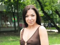 Feet - Liza C - 2017-12-08 Barefoot in the wet street