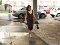 Feet - Liza C - 2017-12-08 Barefoot in the wet street